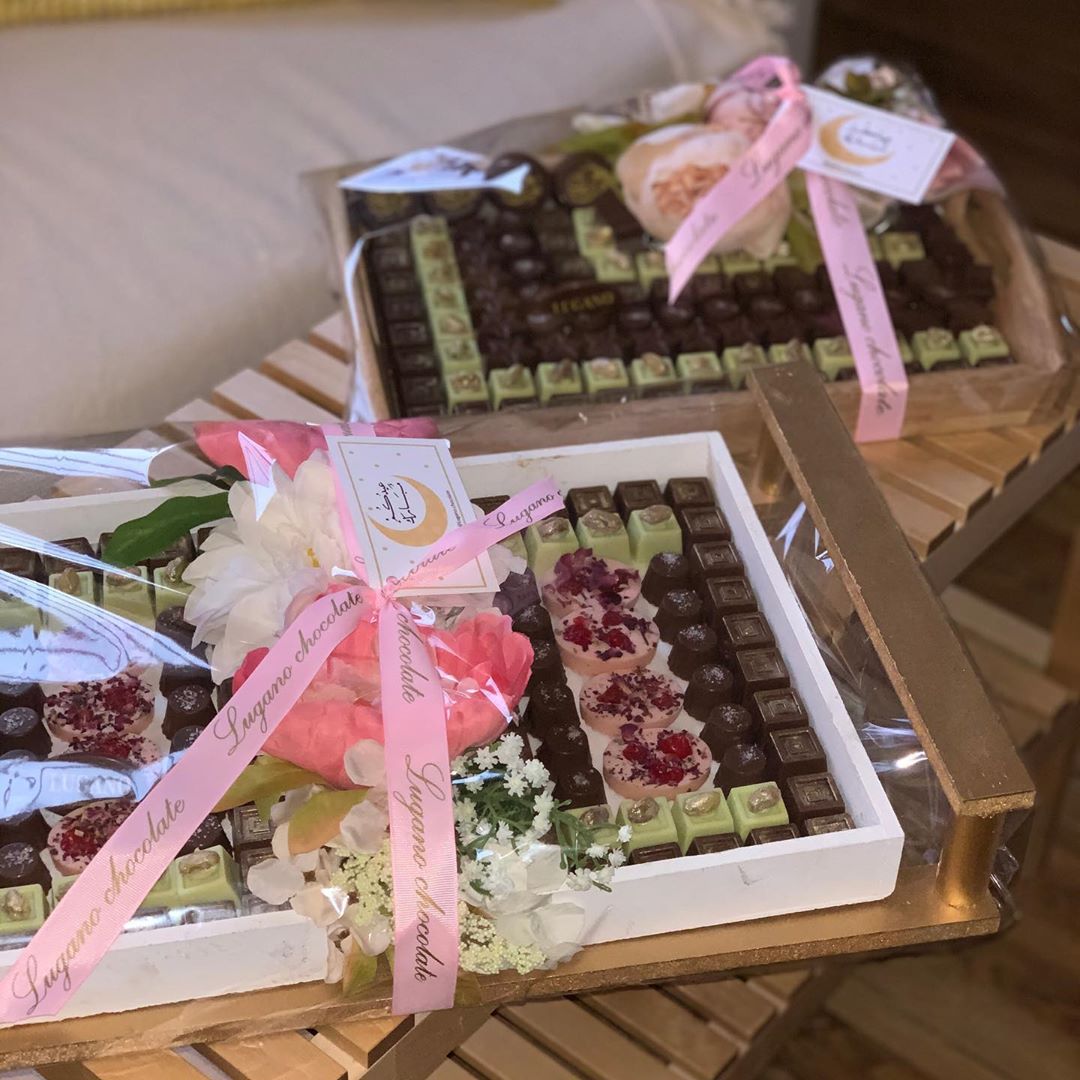 من طلبات العيد يتهنون فيها