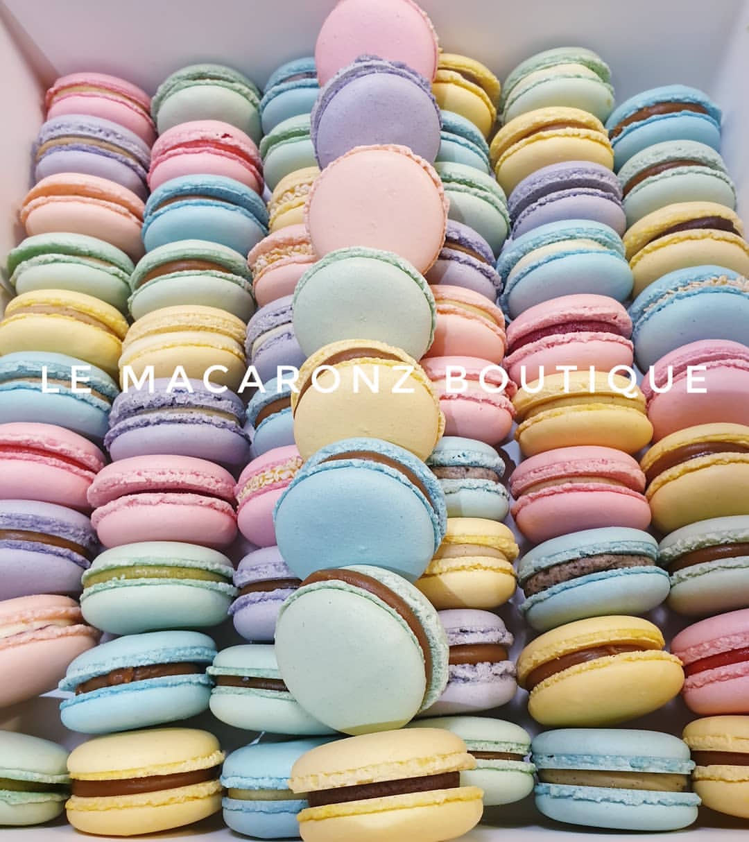 نفذت الكمية...شكراً لثقتكم كل عام و أنتم بخير و تقبل الله صالح أعمالكم #lemacaronzboutique