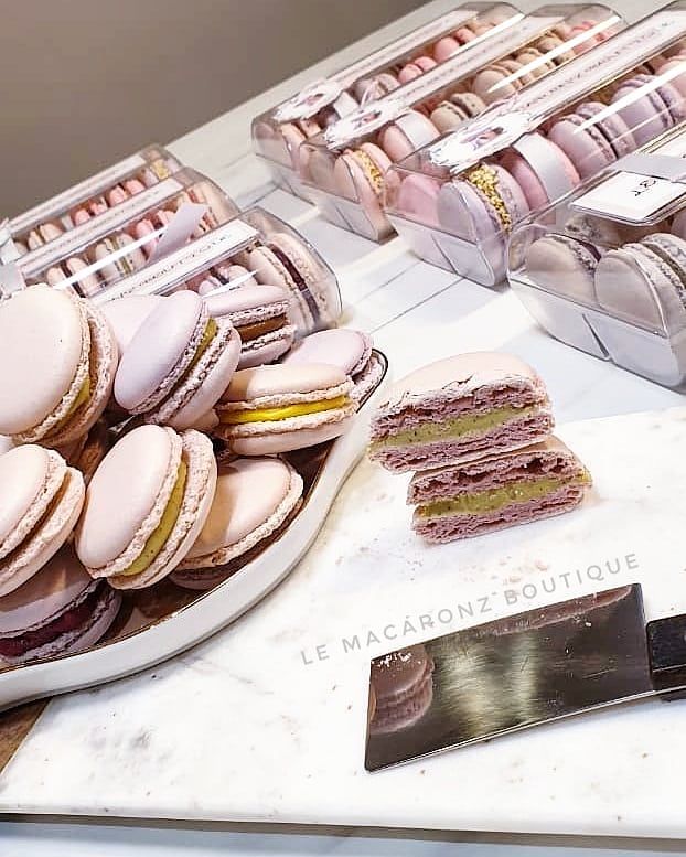 ماكرون بنكهات متنوعة يحلي جمعتكم الاسبوعية متوفر اليوم و غداً #lemacaronzboutique#macaron#
