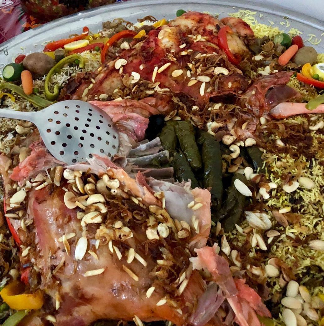 ألذ ذبيحه محشيه رزيزه #رزيزه #خروف_محشي #ورق_عنب #مطاعم_الرياض #بوفيهات #عشا #رزولحم #ذبيح