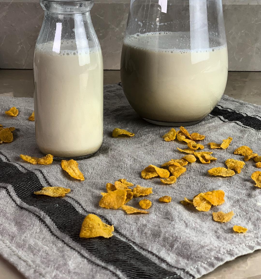 Cereal milk ١٠٠ جرام كورن فليكس كلوقز ١٠٠٠ جرام حليب ١ جرام ملح بحري ٣٥ جرام سكر بني نحمص