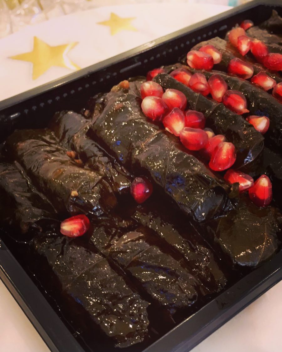ورق عنب حامض بدبس الرمان يحضر يوميا طااازج #ورق_عنب #قطوف_وحلا #الرياض #الملقا