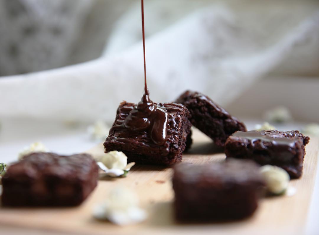 fudgy brownies with special home made chocolate sauce ✨ #براوني #الرياض #رمضان