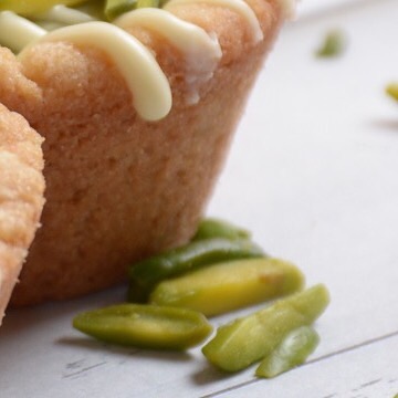 Pistachio cookie cup