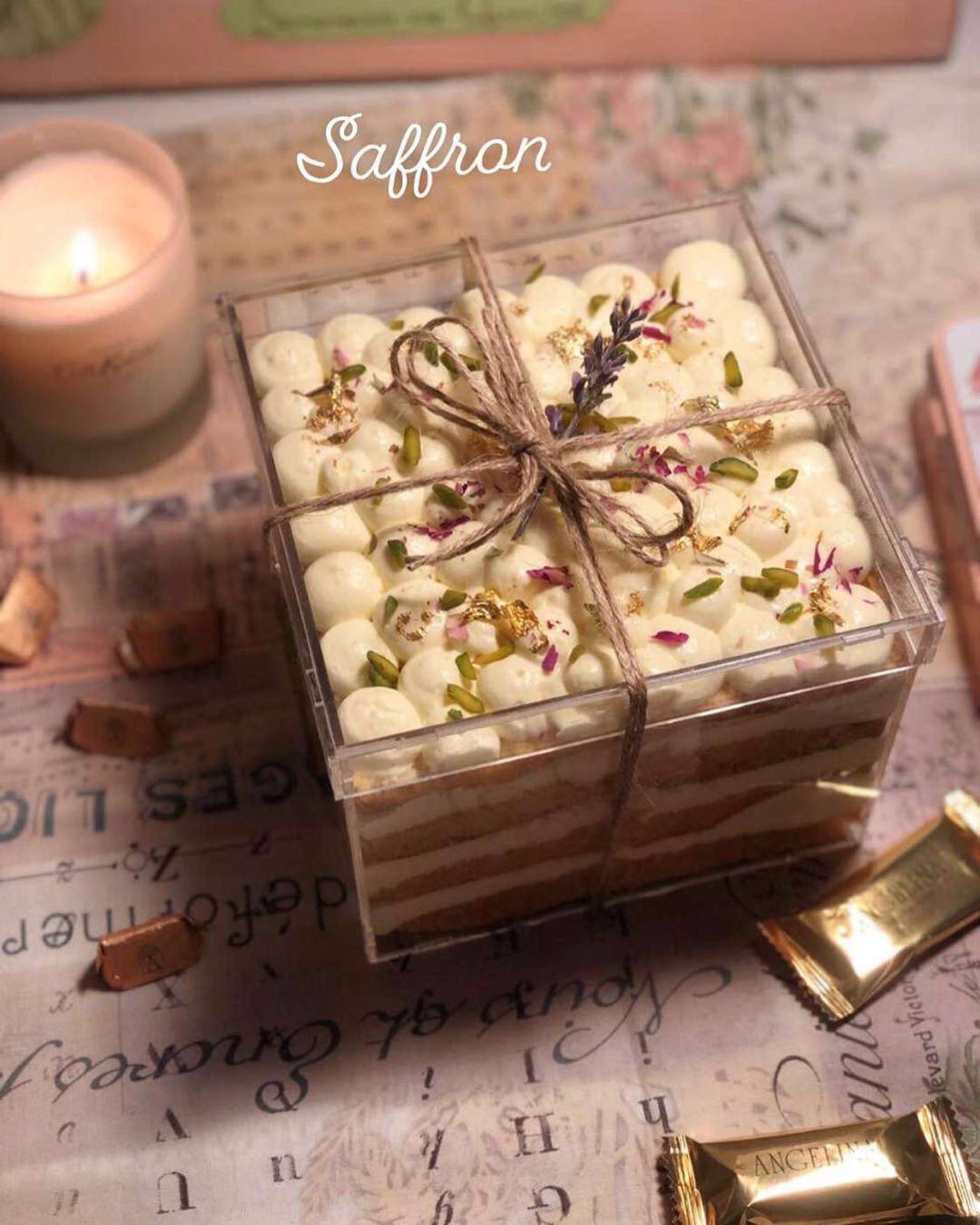 Saffron chunk كيكة طرية غنية بطعم صوص الزعفران مع طبقات من الكريمة الخفيفه اللذيذه .. لعشا