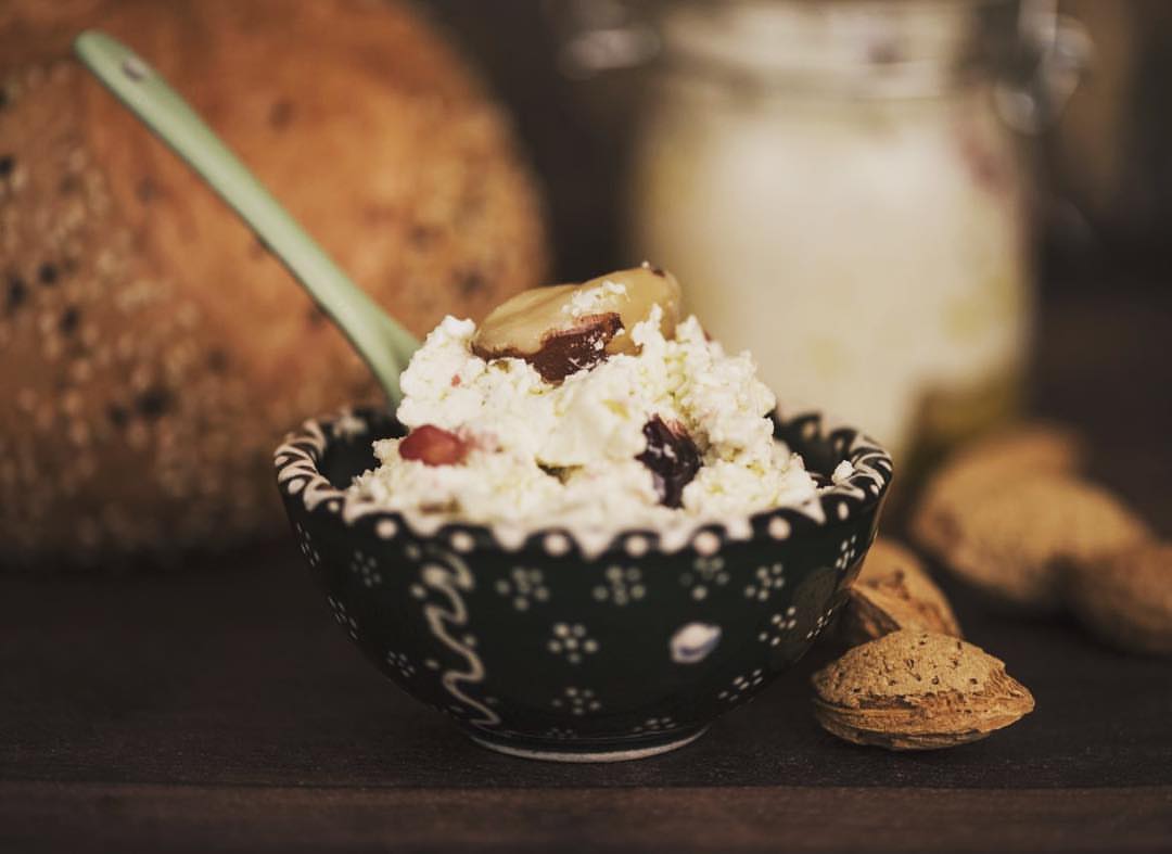 حبن بيستو جار و بهار جار و بهار منتجاتنا من اجبان و أعشاب طبيعية و عضوية. #اورجانيك #عضوية