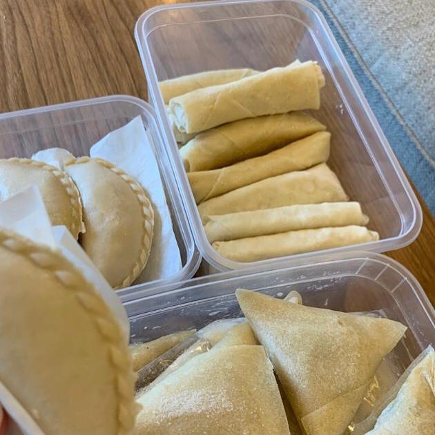 يوجد مفرزنات حسب الطلب ❤️ سبرنغ رول الأجبان الاربعه سبرنغ رول دجاج بالخضار بف دجاج بالخضار