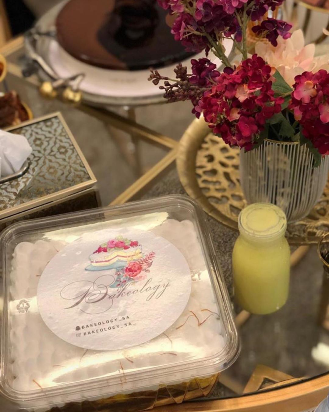 كيكة الحليب بالزعفران محشية بصوص الكراميل وجوز البيكان #بيكان #كراميل #حشوة #كيكة_الزعفران