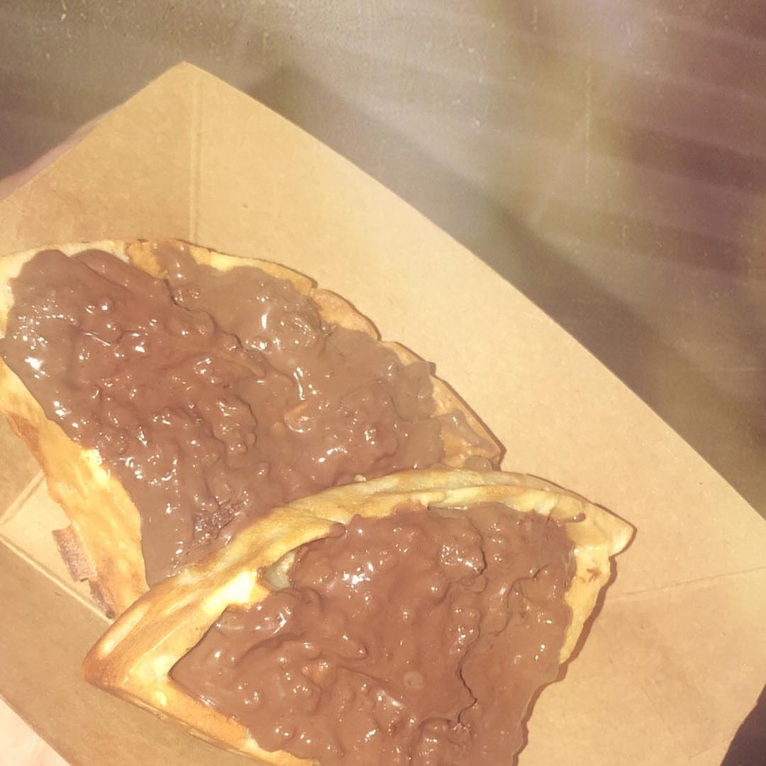 وافل بالـ كرنشي #waffle #chocolate #وافل #crunchy #crispy