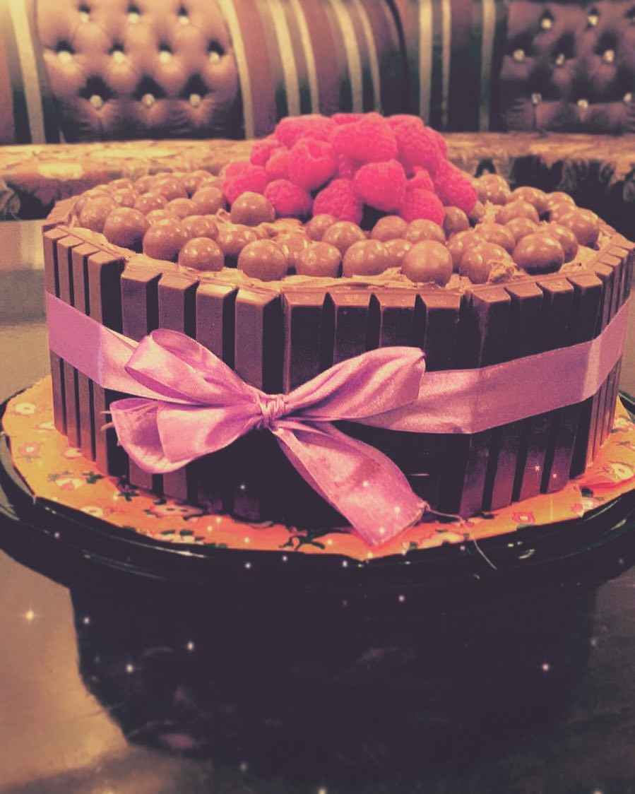 طلبيه كيك الكتكات بااحجام متنوعه #حلى_صغيراتي#حفلات_تخرج#حفلات_ميلاد#حفلات_تخرج_زواج_اعراس