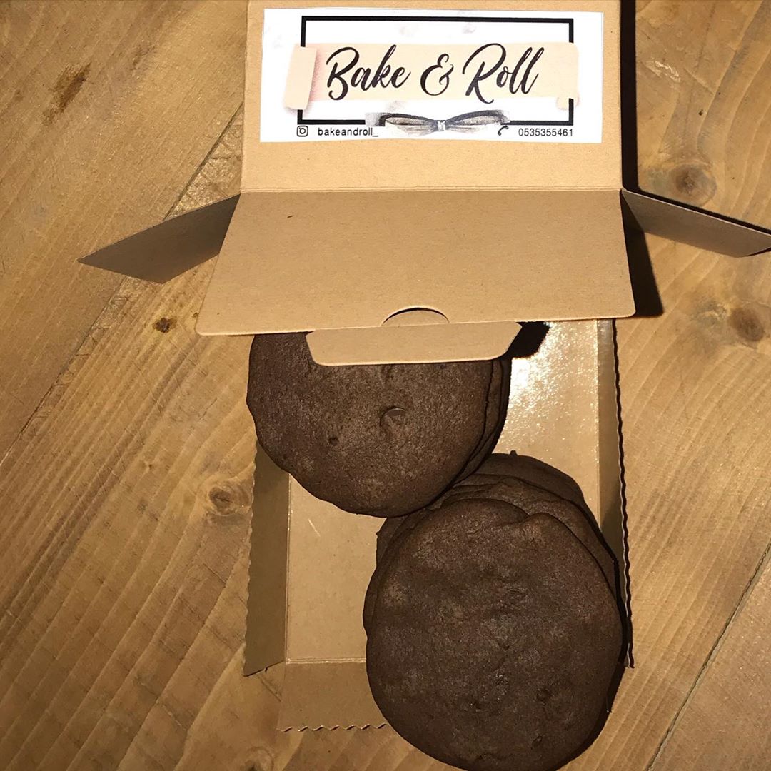 كوكيز الكاكاو بالعافية على عملائنا #bakeandroll_ #jeddah#weekendvibes