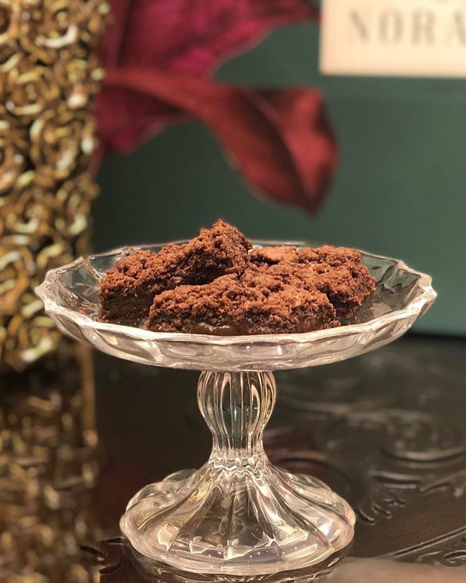 حلى عالفطور ؟ . . اول دفعه من الطلبات راح تطلع الان مع شركة التوصيل . . للطلب : ١- الموقع