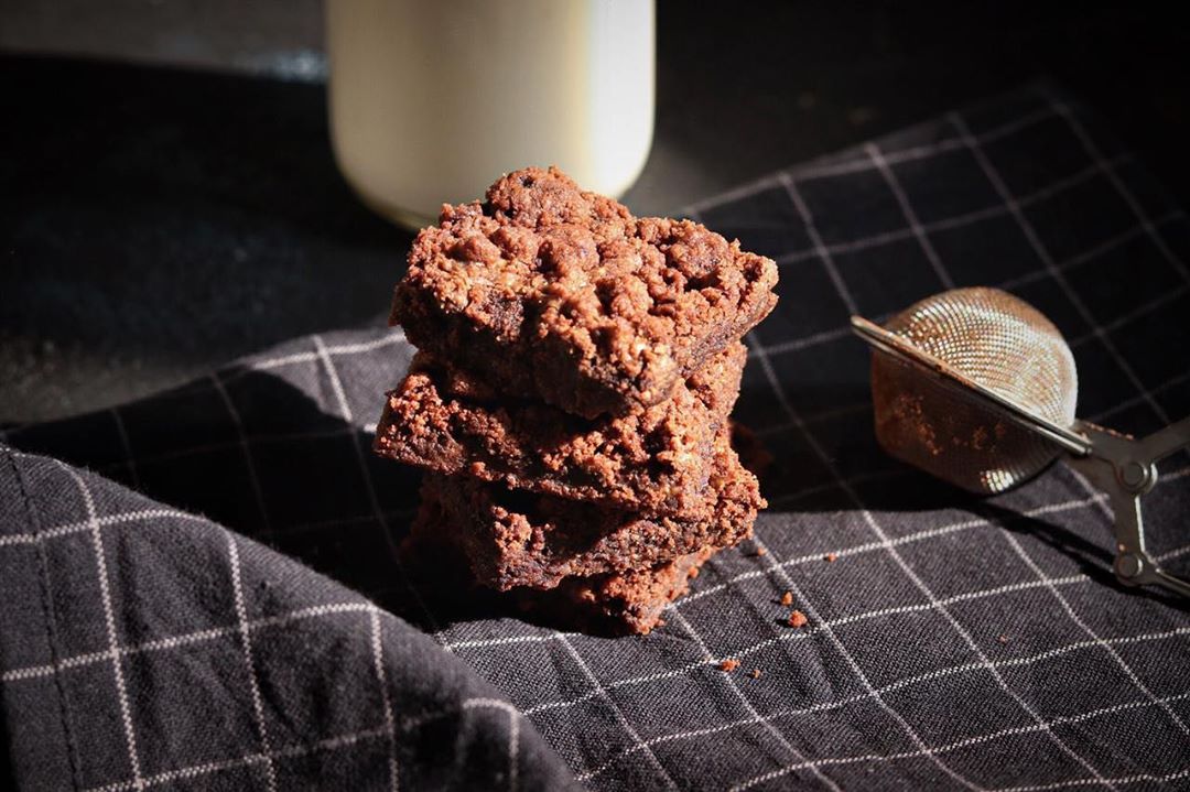 نص ساعة وتجهز الكمية الجديدة من بوكسات نورالي براونيز ✨ . . . تخبز ب♥️ يومياً ✨ . . للحج