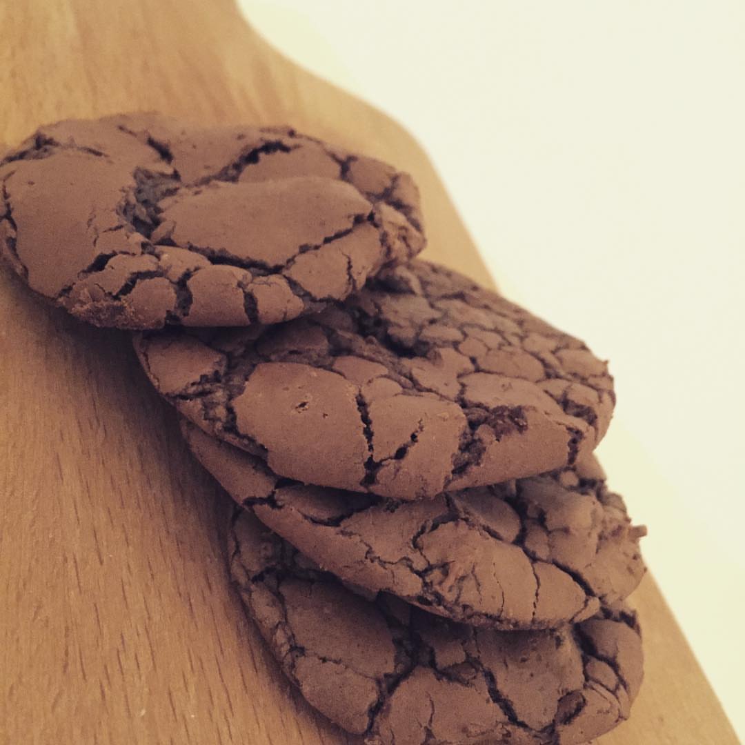 #browniecookie يتوفر البراوني كوكيز في محل قطوف وحلا ديبلو باسقات الجزيره #cookies #الرياض