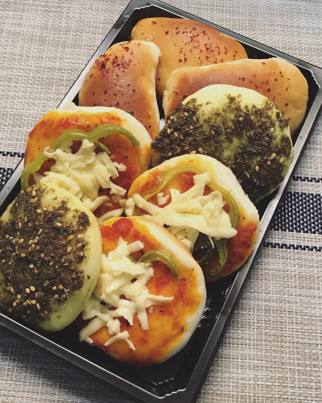 #بيتزا #معجنات #زعتر #جبن #pizza #thyme and #cheese #pastries . #tasty #tastyfood #delicio