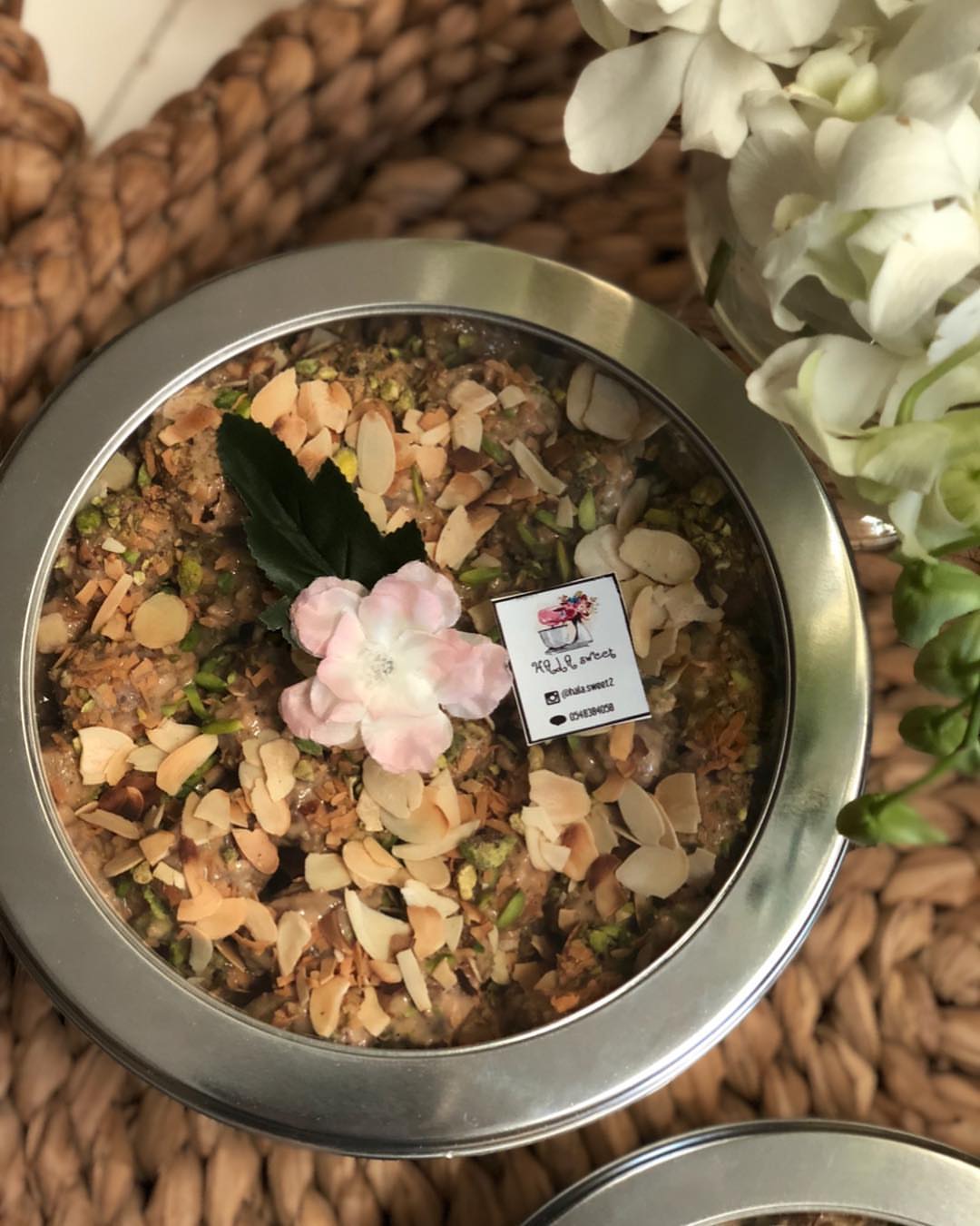 . . تمر محشي بالخلطه السريه✨ . بوكس ستيل كبير ٥٥ ريال الصغير ٤٠ ريال✨