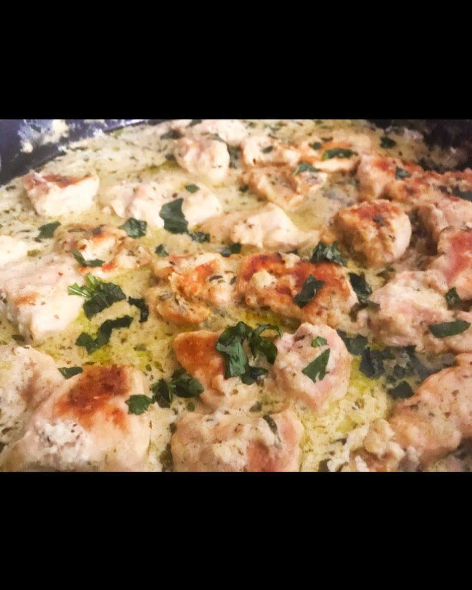 دجاج بكريمة البيستو