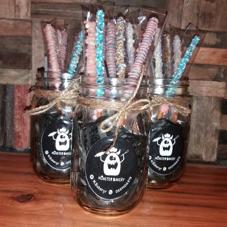 Dipped pretzel rods