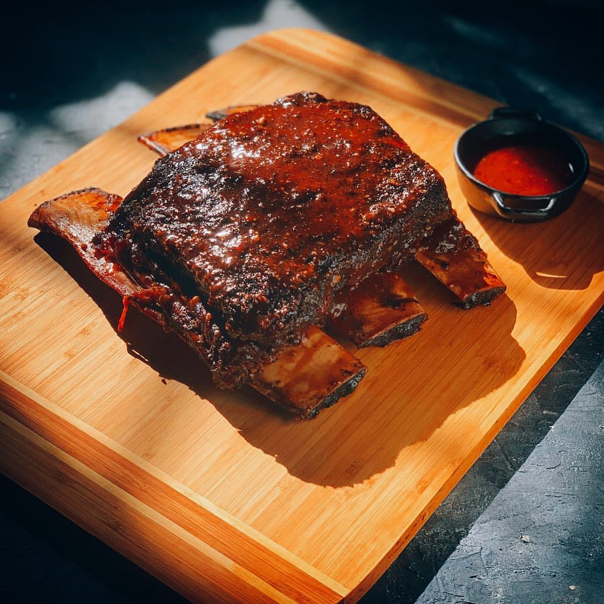 أضلاع البقر المدخنة Smoked Ribs بنستقبل الطلبات
