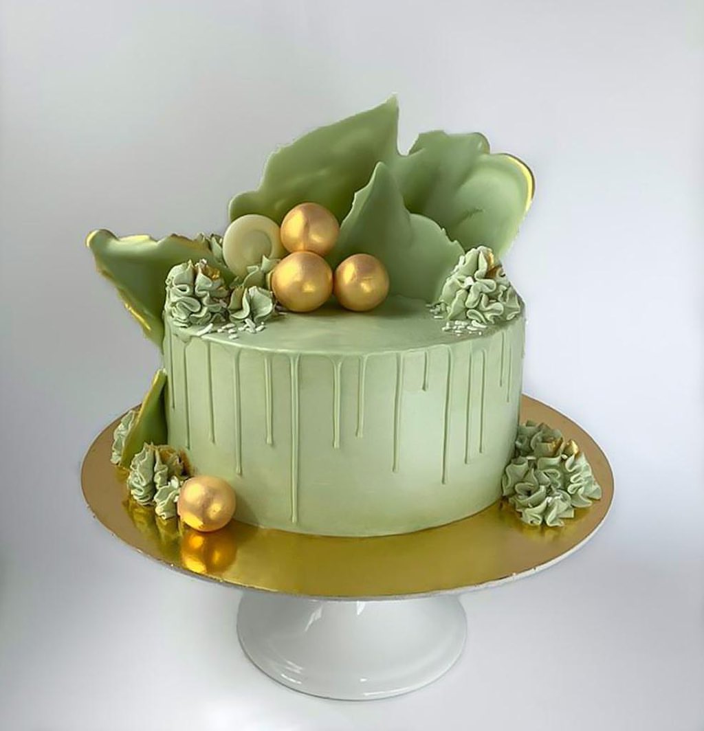 ✨ . . #cake #cakedecorating #riyadh #sweet #كيك #حلويات #الرياض