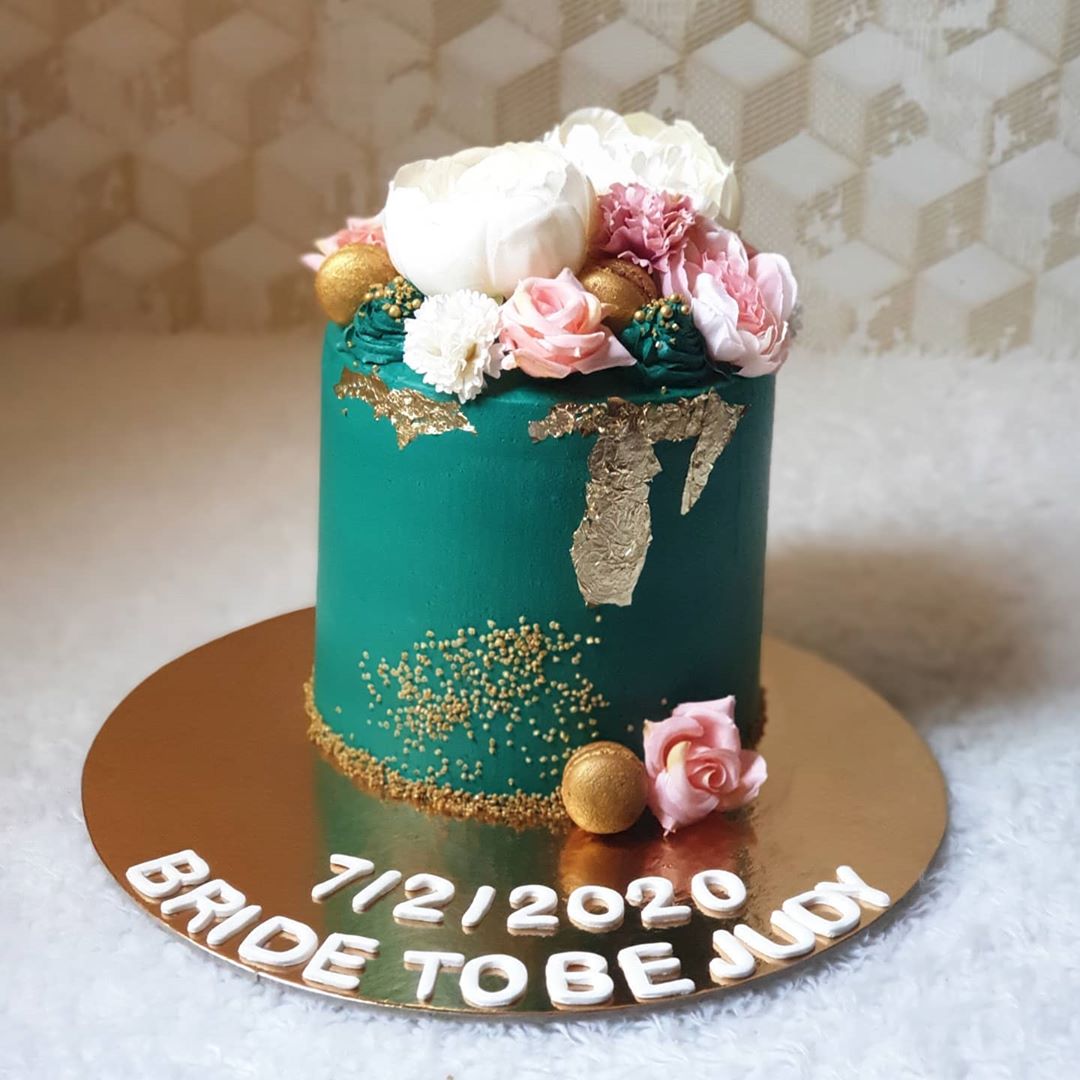 Green . Kitchen art cake