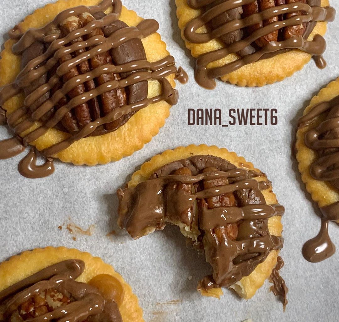 ‏ Rollo #Chocolate #Ritz #Cookies حلى الحجر المنزلي بمكونين .. للمزيد من الوصفات الشهية زو