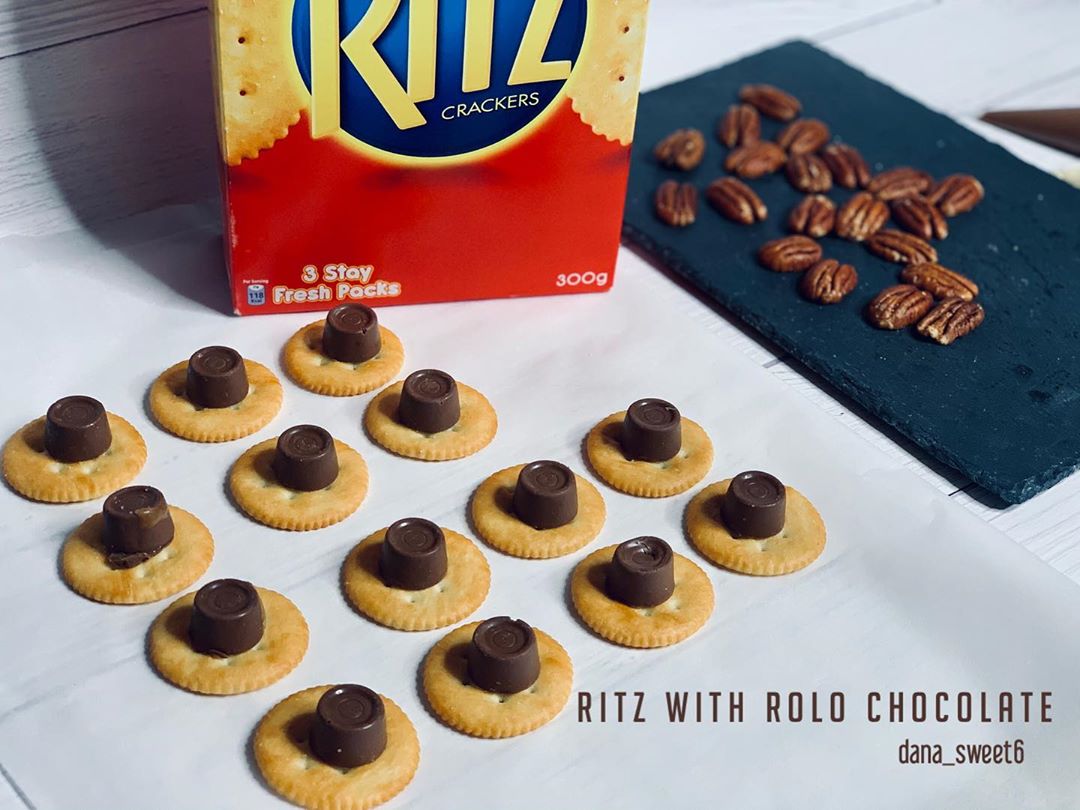 ‏ Rollo #Chocolate #Ritz #Cookies حلى الحجر المنزلي بمكونين .. للمزيد من الوصفات الشهية زو