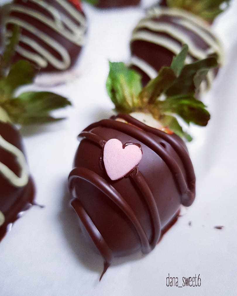 فراولة بالشوكولا❤ #dana_sweet6 #sweets #sweet #strawberry #strawberrywithchocolate #فراولة