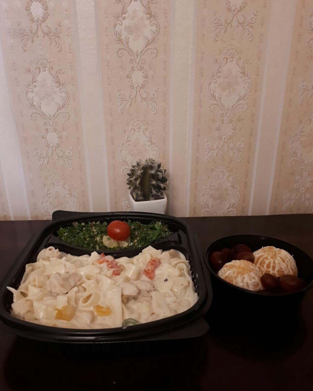 Fituchiniwith tabolah ,fruits #lunchbox #lunchtime #lunchdate #اكل_بيتي #اكلات_لذيذه #طعام