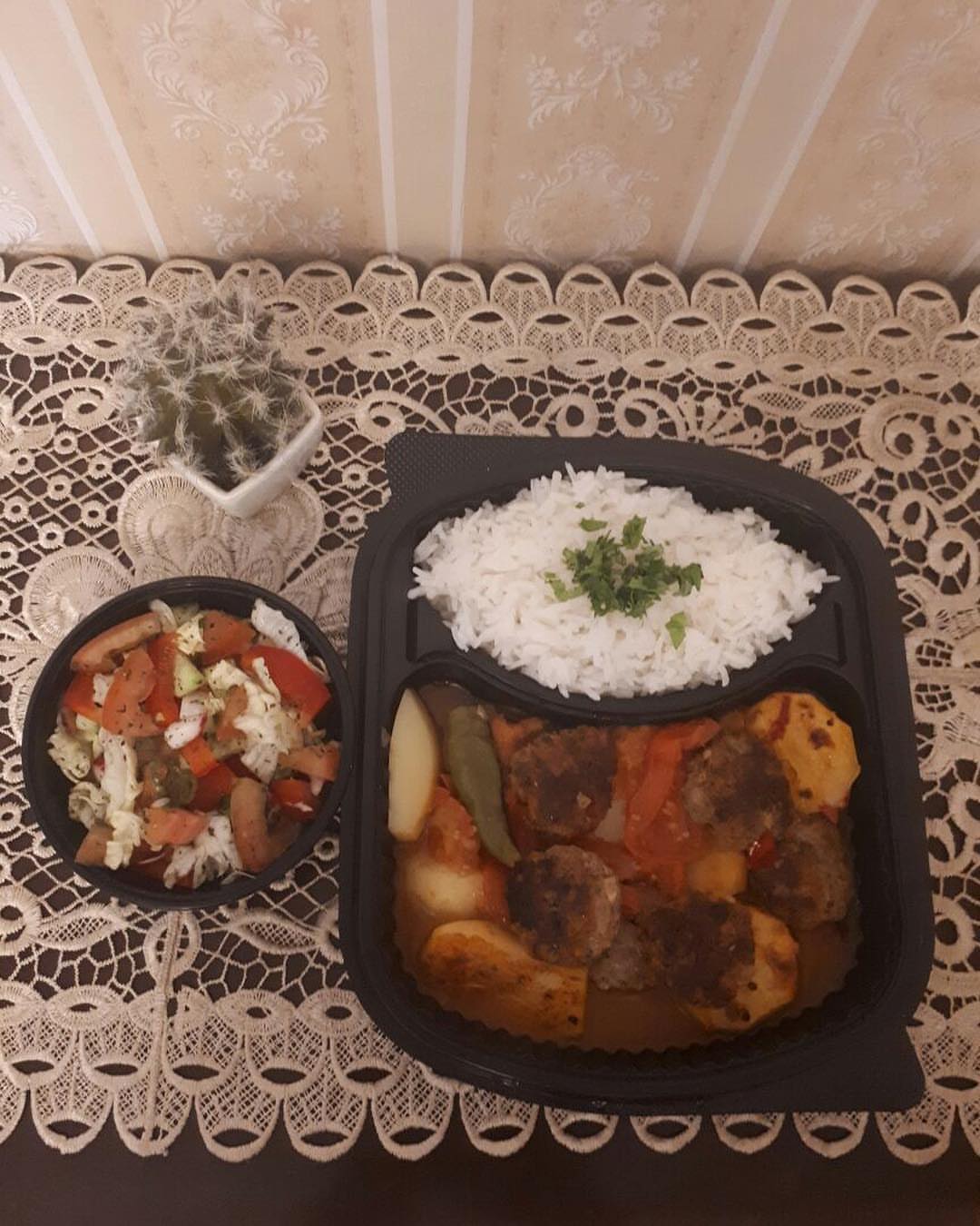 Dawood basha‍ Rice and fatoosh #food #طبخ_بيت #طبخ_منزلي #طبخ_بيتي #lunchbox #lunchtime #l