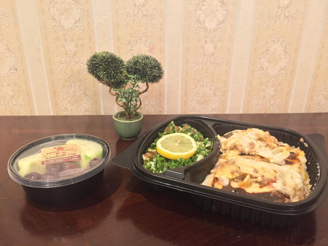 Macaroni lazania with tabola and fruit #lunchbox #lunchtime #lunch #lunch_time #lunchdate
