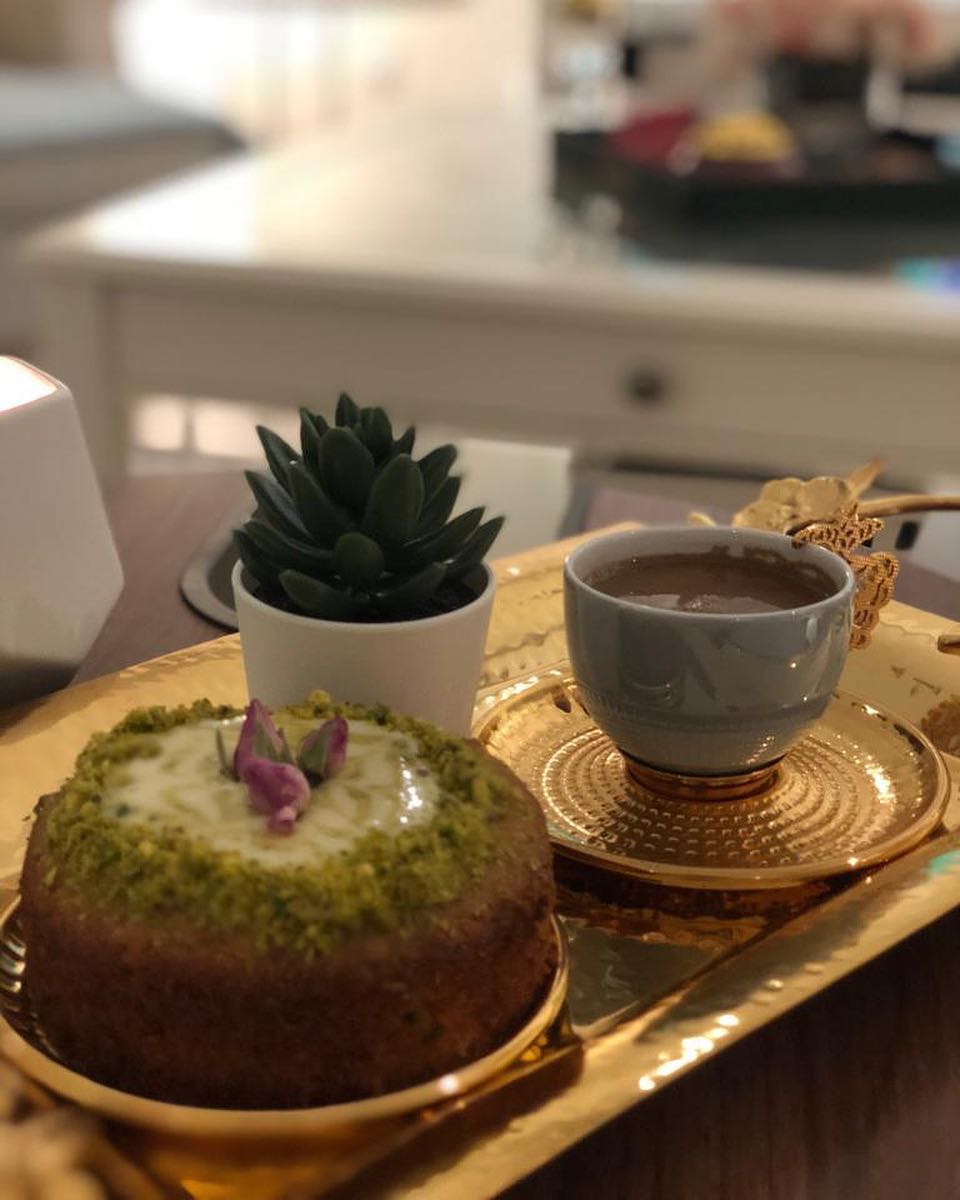 ‏لا تبحــث عن قيمتـڳ فـي عيـوُن النـاس ابحـث عنهـا فـي ضميرڳ ، فـإذا ارتـاح الضميـر ارتفـع