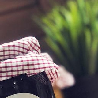 مربى التوت الشهية مصنوعة من أجود المكونات مثالية مع وجبات الإفطار والحلويات الصحية . مميزا