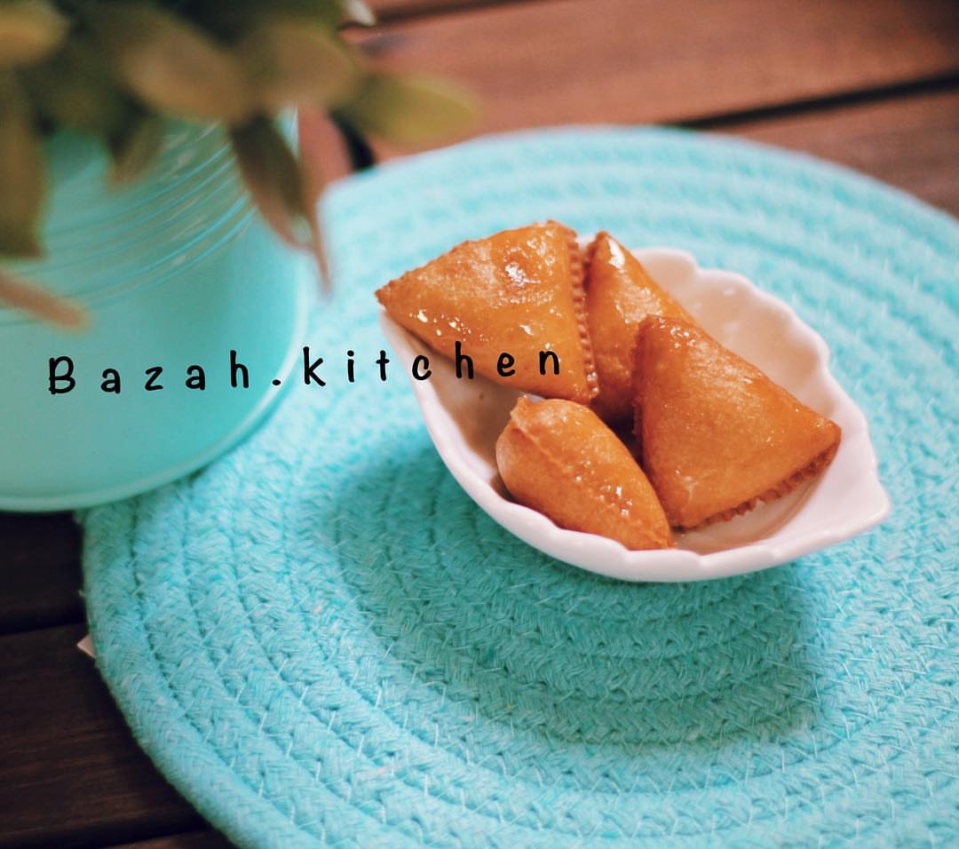 . #سمبوسة السميد محشوه جبن ، تباع مقليه او مفرزنه . . #صورة #تصويري‏‎ #تصميمي #لايك #حلا_س