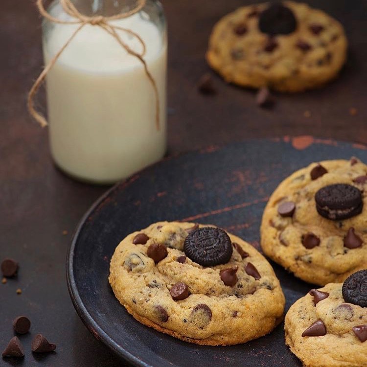 Cookies work best with milk #shushcookies #cookies #cookies #cookiesofinstagram #oreo #jed