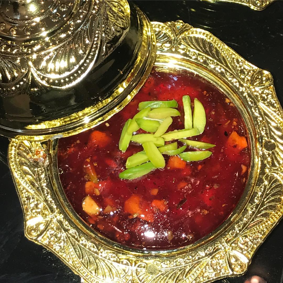 حلوى بحرينية بالزعفران و المكسرات. . . للطلب و الاستفسار : أو التواصل عن طريق الدايركت.