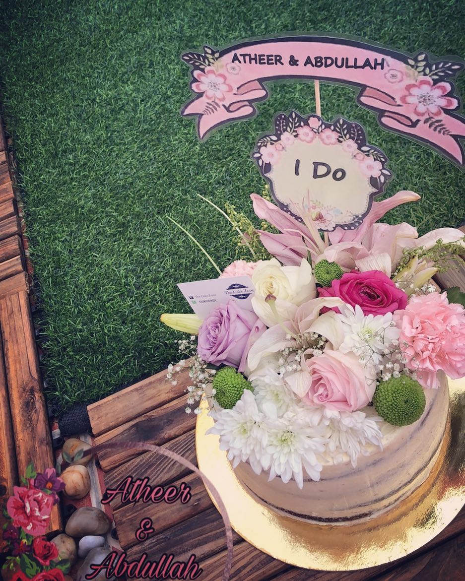 8 inch Carrot flavored naked cake designed with love . . نيكد كيك ٨ انش بنكهة الجزر والبتر