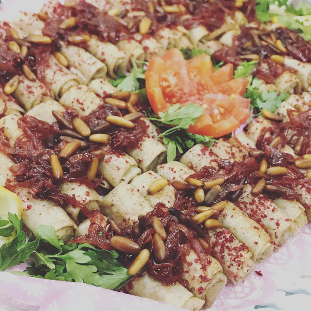 مسخن الدجاج الحامضبحمسة البصل والصنوبر #مسخن #مسخن_دجاج #مسخن_الدجاج #مسخن_رول #مسخن_لذيذ