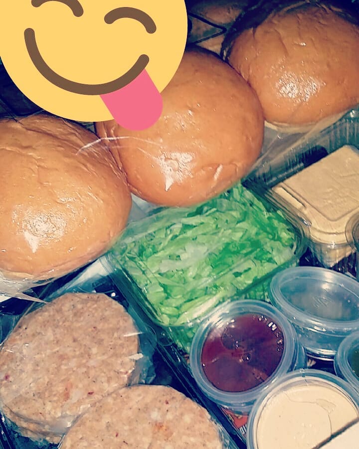 طعم يجلب السعاده #lunchbox #burger #bbq #boxgrill #عنيزة #برجر #شاليهات_عنيزة #سناب_شات #س