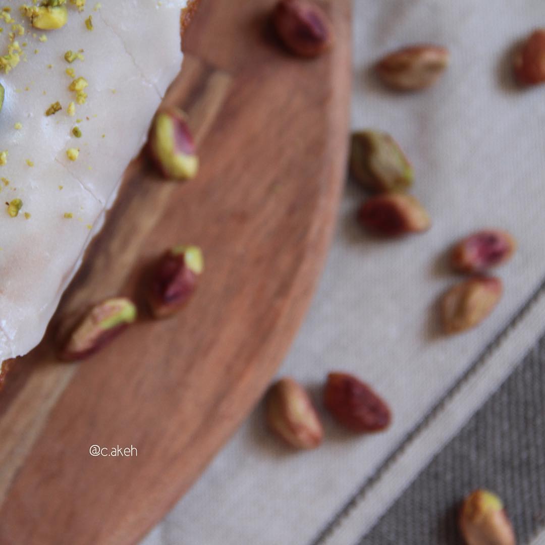 باوند كيك الفستق بماء الورد مزيج النكهات يدغدغ الحواس حرفيا مع قوام الكيك اللي يذوب فالفم