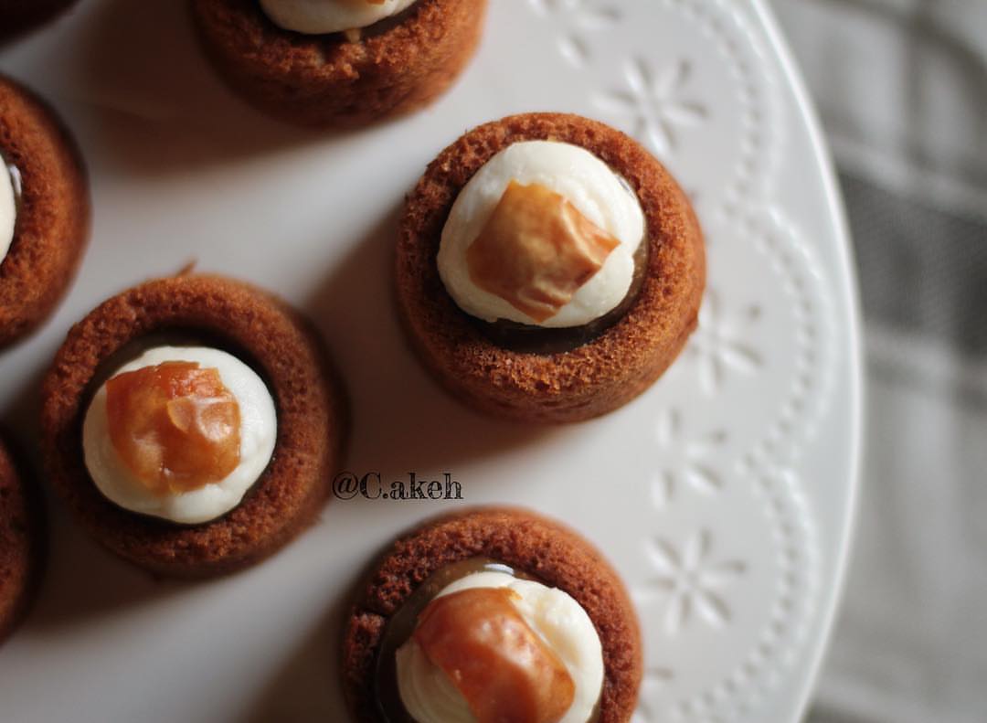 Mini #Dates_cake with #caraml sauce and vanilla #frosting best choice with Arabic #coffee