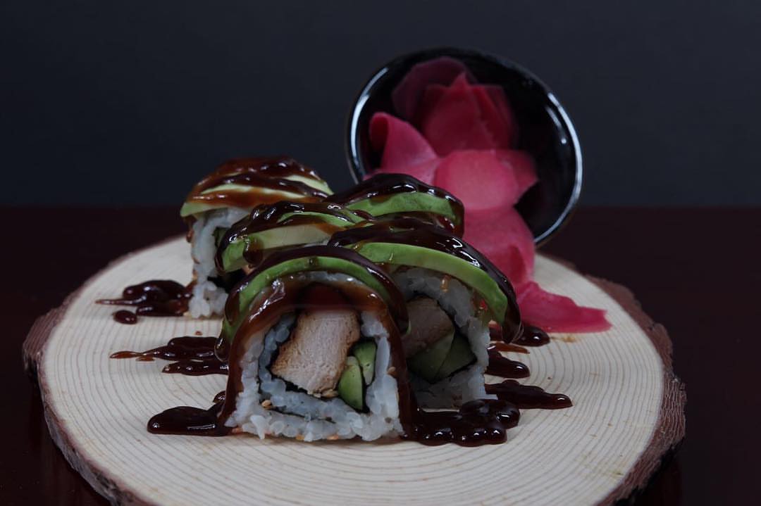 Teriyaki chicken #sushiroll #chicken #avocado #سوشي_رول #yumesushii