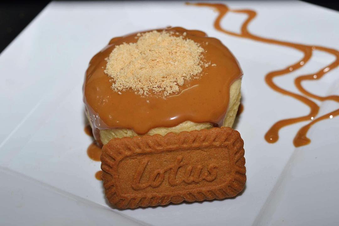 It's the Japanese chesse cake with lotus if u want it order it now #mochidesserts #موشي #ت