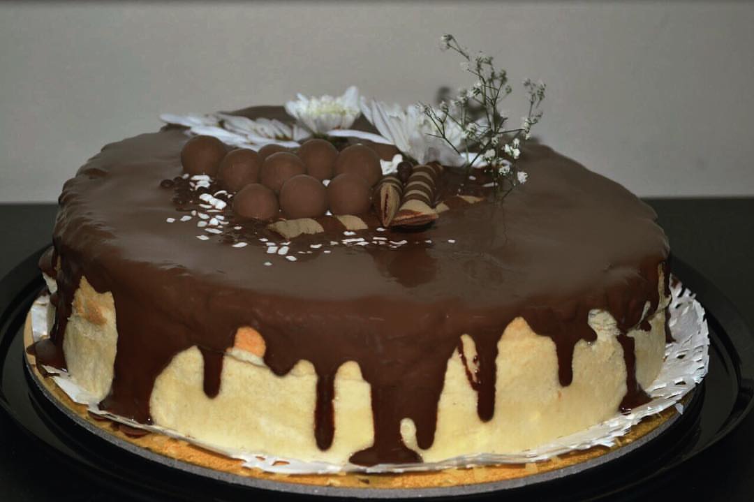 This is the larger Japanese chessecake with Nutella try it u will alway order it #mochides
