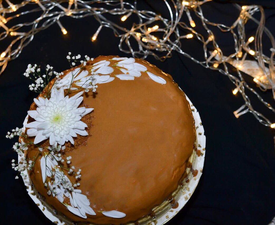 This is the larger Japanese chessecake with lotus try it u will alway order it #mochidesse