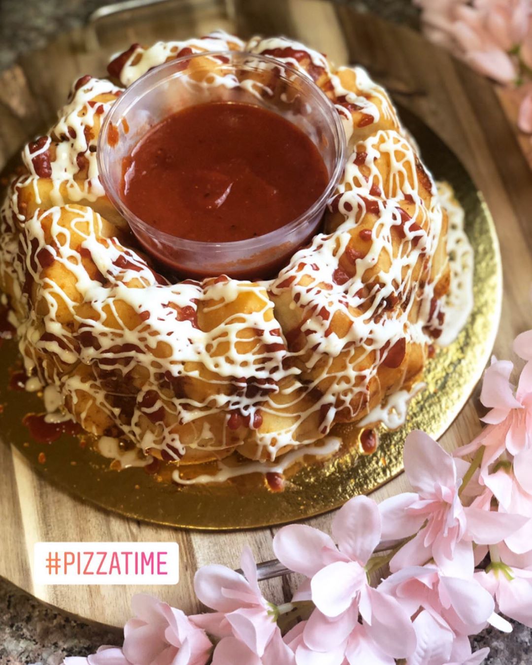 Pizza Monkey bread !! now in our Menu .. Mozzarella and pepperoni pieces covered with pizz
