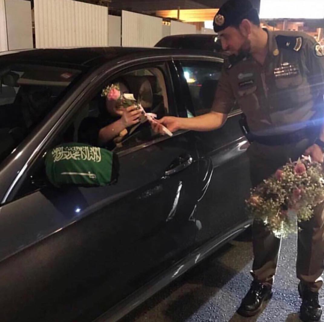 . الصورة تتكلم ❤️ مين بتسوق ؟