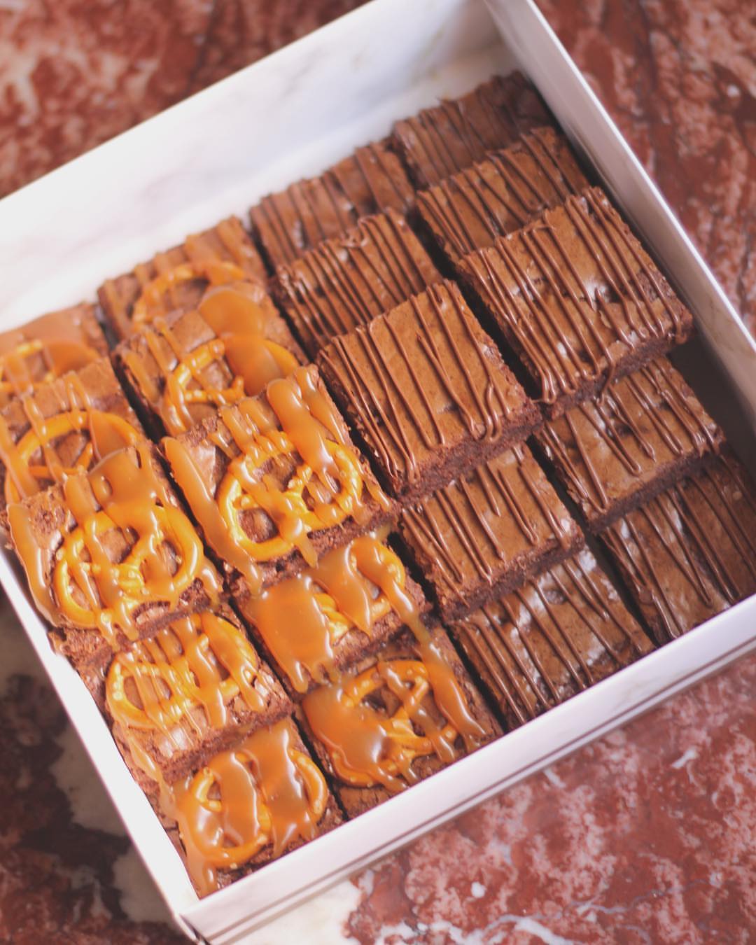 These delicate brownie bites are almost too pretty to eat... almost! ❤️❤️❤️
