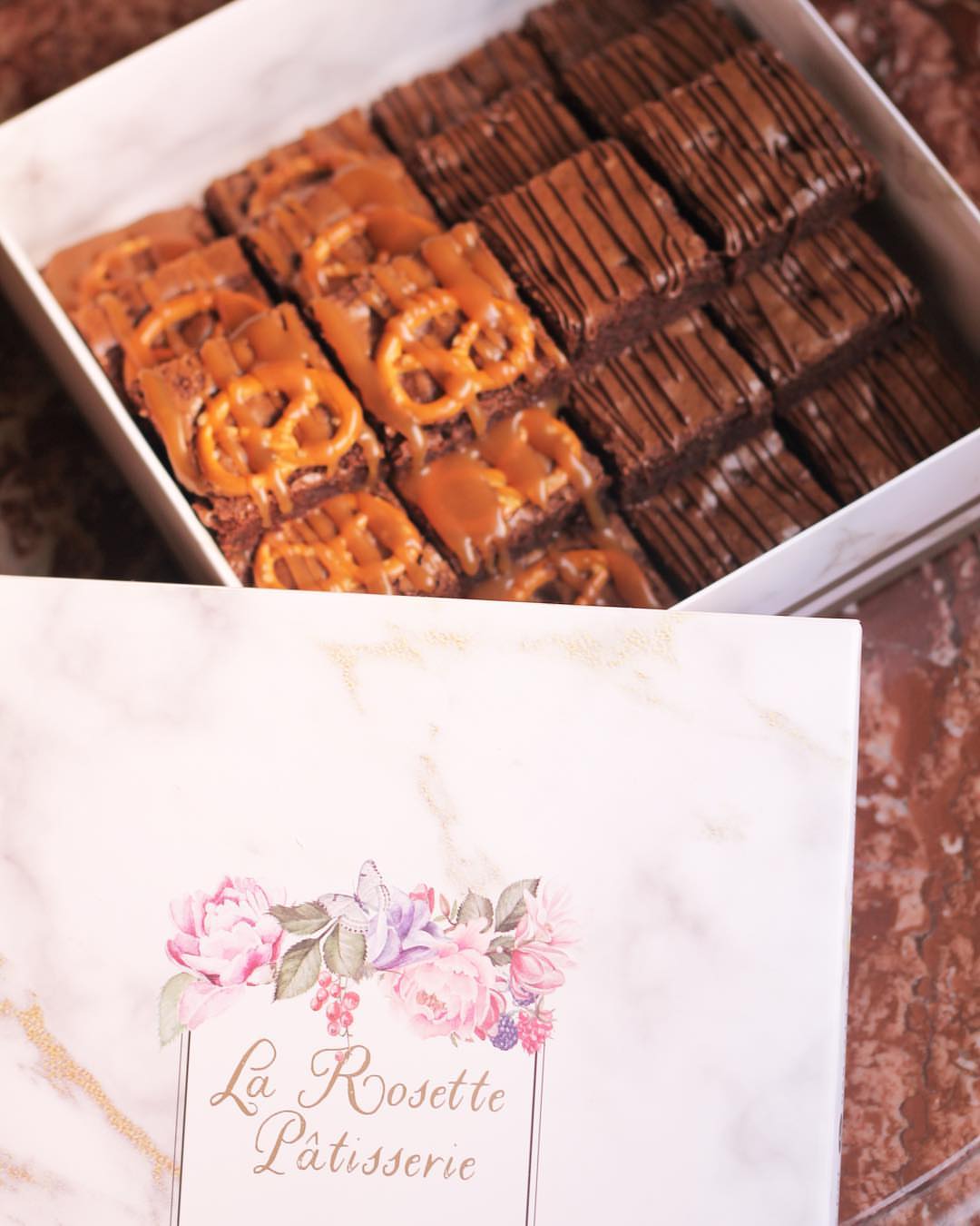 ايش أجمل من هالبوكس يكون مع قهوتكم ؟ #brownies #saltedcaramel #nutella
