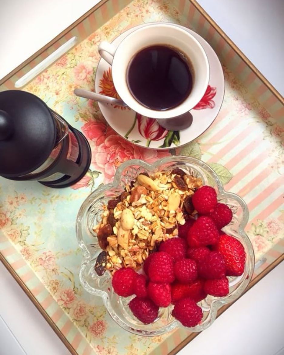 GOOD MORNING الصباح مع مون جرانولا رايق ولذيذ شكرا سارة للمشاركة الجميلة وانتوا بعد جربوها